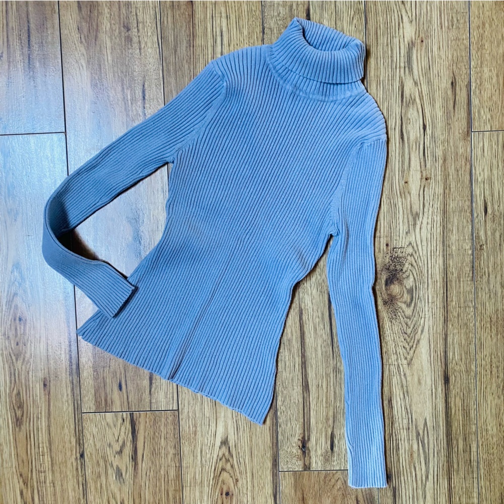 Grey Ribbed Turtleneck 🐢